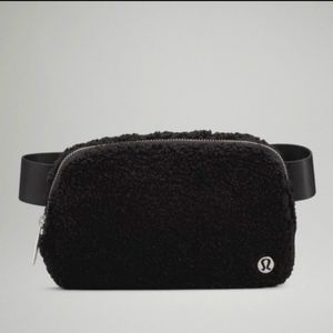 Lululemon everywhere fleece sherpa bag
